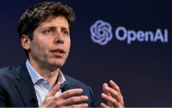 Sam Altman under en presentasjon om OpenAI